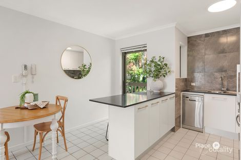 Property photo of 2/91 Kitchener Street Coorparoo QLD 4151