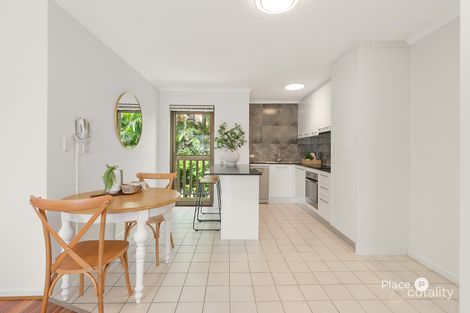 Property photo of 2/91 Kitchener Street Coorparoo QLD 4151