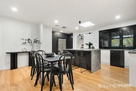 Property photo of 9 Robert Court Croydon VIC 3136