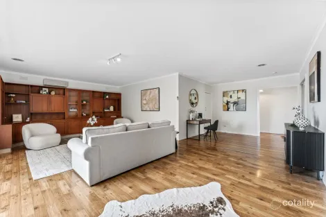 Property photo of 15 Rathmullen Quadrant Doncaster VIC 3108