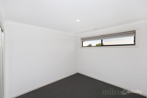 Property photo of 94 Treeve Parkway Werribee VIC 3030
