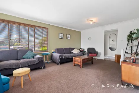 Property photo of 8 Stace Crescent Tenambit NSW 2323