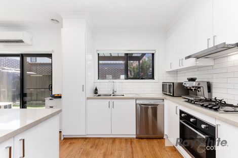 Property photo of 8/13 Baileyana Drive Endeavour Hills VIC 3802