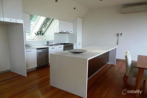 Property photo of 9 Cairncross Lane Kensington VIC 3031