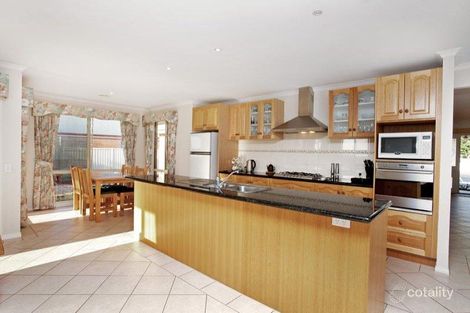 Property photo of 2 Osterley Close Caroline Springs VIC 3023