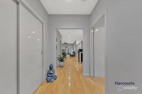 Property photo of 20 James Cook Drive Truganina VIC 3029
