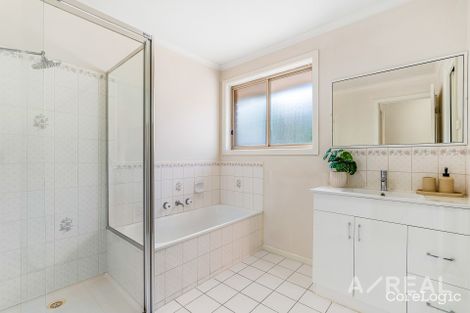 Property photo of 1/16 Temby Close Endeavour Hills VIC 3802