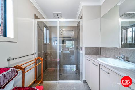 Property photo of 8 Roper Terrace Epsom VIC 3551