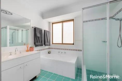 Property photo of 63 Sheraton Circuit Bomaderry NSW 2541