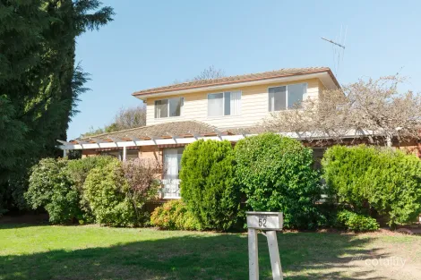 52 Bamford St, Hughes, ACT 2605