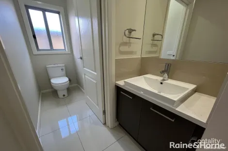 Property photo of 12 Pinnacle Way Fraser Rise VIC 3336