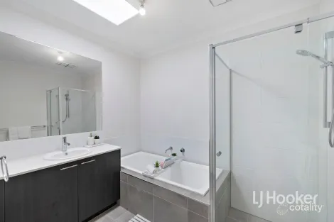 Property photo of 36 Kate Avenue Hampton Park VIC 3976