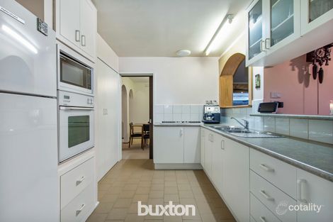 Property photo of 8 Golf Links Crescent Dingley Village VIC 3172