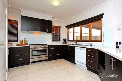 Property photo of 33 Von Nida Drive Cranbourne North VIC 3977