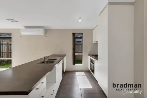 Property photo of 10 Narrowleaf Street Wallan VIC 3756