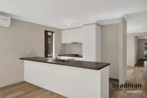 Property photo of 10 Narrowleaf Street Wallan VIC 3756