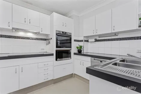 Property photo of 4/111 Frank Street Labrador QLD 4215