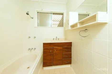 Property photo of 26 David Road Holland Park QLD 4121