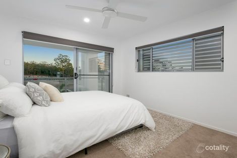 Property photo of 15 Clearview Terrace Seven Hills QLD 4170