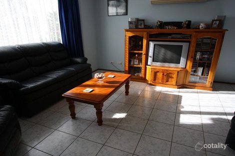 Property photo of 70 Archibald Crescent Rosemeadow NSW 2560