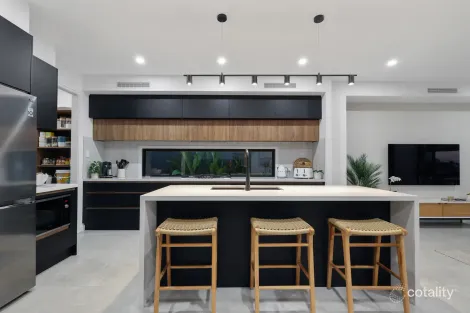 Property photo of 83 Quay Circuit Newport QLD 4020