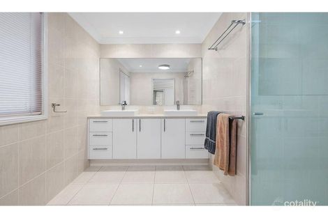 Property photo of 68 Gordon Crescent Wakerley QLD 4154