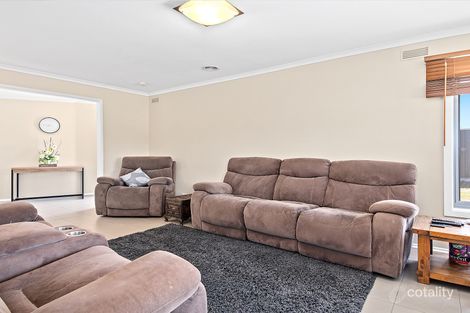Property photo of 2 Ealing Avenue Wendouree VIC 3355