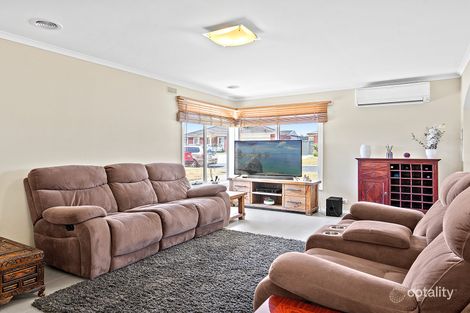 Property photo of 2 Ealing Avenue Wendouree VIC 3355