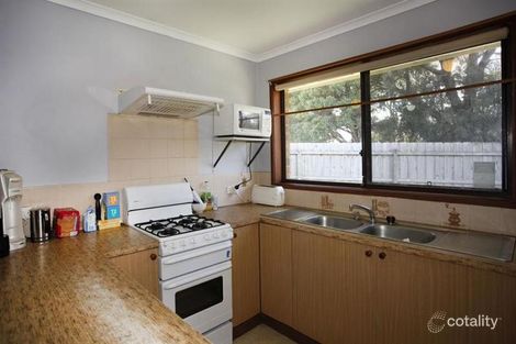 Property photo of 4 Mollis Close Narre Warren VIC 3805