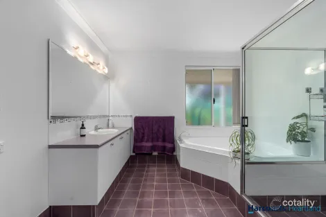 Property photo of 37 Bramley Place Kangaroo Gully WA 6255