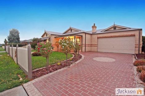 Property photo of 10 Iris Place Pakenham VIC 3810