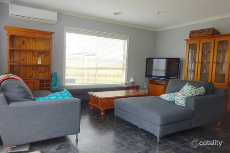 Property photo of 35 Wisla Circuit Roxburgh Park VIC 3064