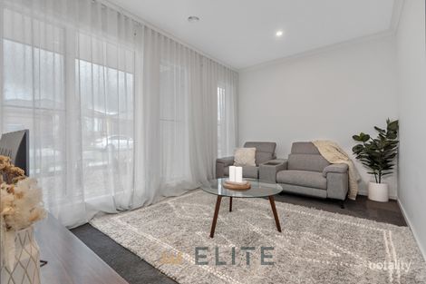 Property photo of 8 Seahawk Crescent Clyde North VIC 3978