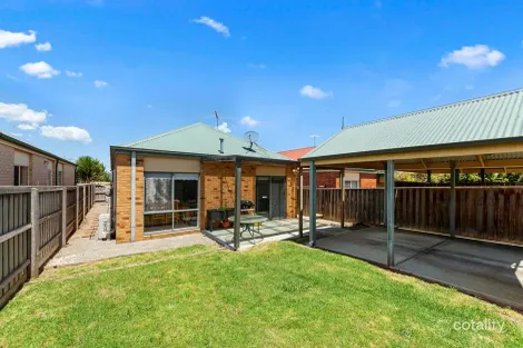 Property photo of 52 Springhill Drive Cranbourne VIC 3977