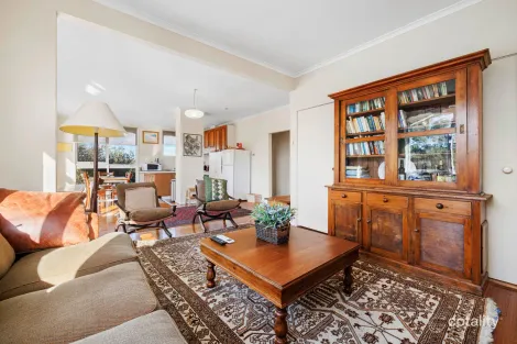 Property photo of 3 Macfarlan Avenue Blairgowrie VIC 3942