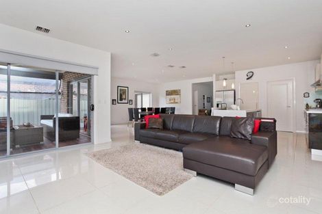 Property photo of 29 Viewbank Walk Caroline Springs VIC 3023