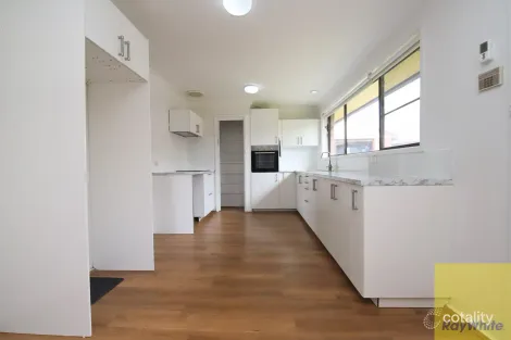 Property photo of 19 Jacaranda Drive Georges Hall NSW 2198