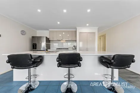 Property photo of 57 Spring Circuit Pakenham VIC 3810