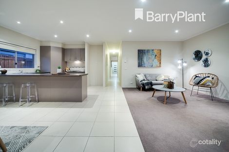 Property photo of 6 Currawong Crescent Pakenham VIC 3810