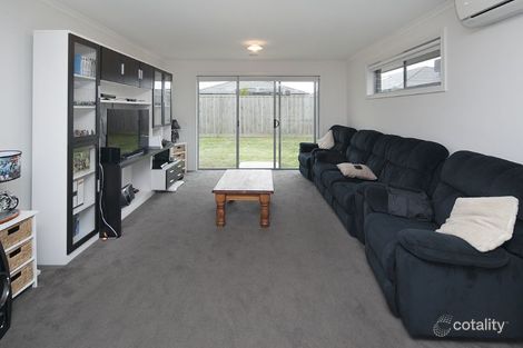 Property photo of 12 Bronzewing Street Pakenham VIC 3810