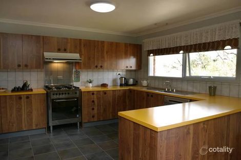 Property photo of 28 Grant Court Beaconsfield Upper VIC 3808