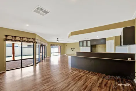 11 Topsail St, Drummond Cove, WA 6532