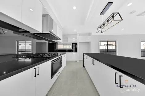 10 Urquhart St, Mickleham, VIC 3064