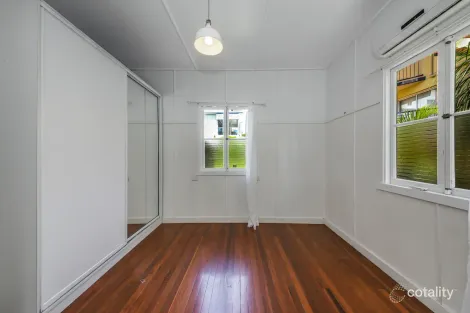 Property photo of 11 Humpybong Esplanade Redcliffe QLD 4020