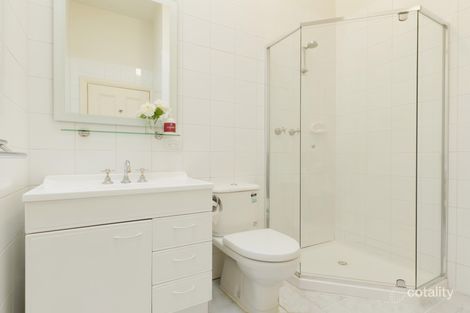 Property photo of 1A Shoobra Road Elsternwick VIC 3185