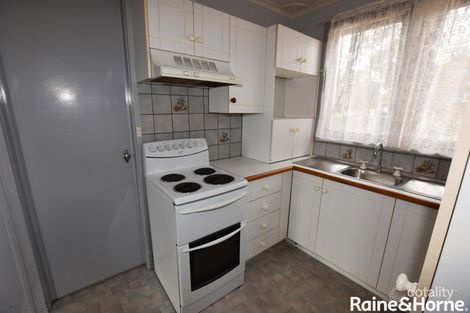 Property photo of 14 Bundarra Crescent Orange NSW 2800