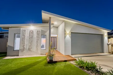 2 HIDEAWAY CT, THORNLANDS, QLD 4164