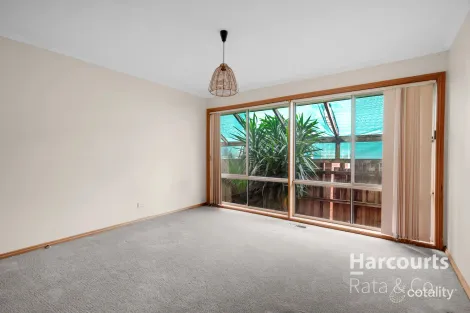 Property photo of 31 Bradley Drive Mill Park VIC 3082