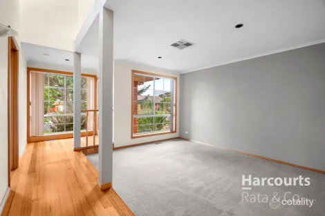 Property photo of 31 Bradley Drive Mill Park VIC 3082