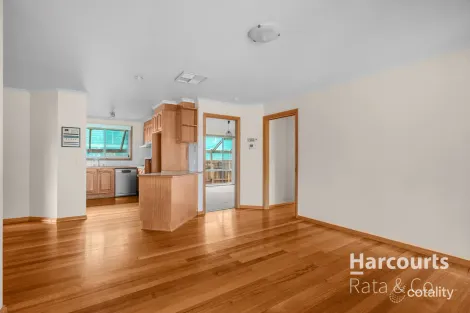 Property photo of 31 Bradley Drive Mill Park VIC 3082